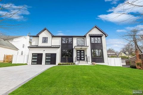 This stunning new construction home boasts 6,300 sqft across three levels, offering elegance and modern living. With 6 bedrooms, 5.5 bathrooms, and a grand 2-story foyer. Custom woodwork adds warmth and character throughout. The heart of this home is...