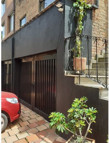 Italian sells apartment in Bogota, residential use. One of the most exclusive residential areas in Bogota. The apartment has an area of 89 mts.2 (free, excluding walls), plus covered garage and uncovered parking. Stratum 6 area, closed building of 4 ...