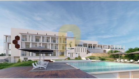 Propriedade única localizada em Serpa, Beja, tem um projeto emocionante para expandir a atual configuração de 18 para 33 unidades de alojamento, visando a criação de um hotel de 5 estrelas, tornando-se assim uma joia exclusiva em um raio de 30 km. An...