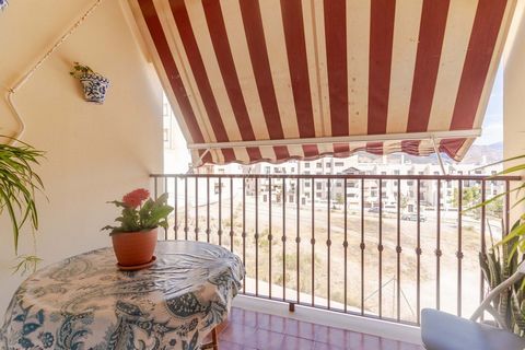 We offer for sale for you, this magnificent property in Salobreña. It is a third floor flat of 79m2 built of which 75m2 are useful, southeast facing and with a closed garage. It has an entrance hall, a fully equipped kitchen followed by an outside ut...