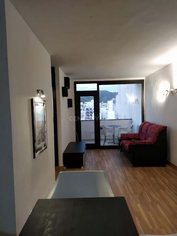 Special flat in the centre of San Antonio, almost completely refurbished. It has 65 m2, 1 bedroom, possibility to make another one, 1 bathroom, open plan kitchen, terrace. Furnished and equipped. Communal swimming pool on the roof of the building wit...