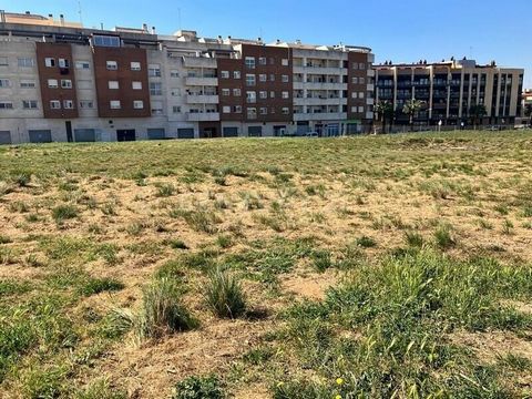 ¿Buscas tu nuevo suelo urbano residencial? Nosotros lo tenemos. Excelente oportunidad de adquirir este suelo urbano residencial en la localidad de la Pobla de Vallbona, provincia de Valencia. Está situado en cerca del Poliesportiu Municipal de la Pob...