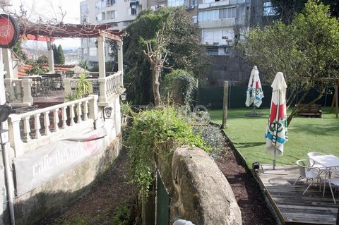 Identificação do imóvel: ZMPT565608 Building with ground floor (completely renovated, rented for € 1300.00 / month) 1st and 2nd floors in need of restoration Terrace and garden at the back R/C is operating as a bar (services), but the CPU states that...
