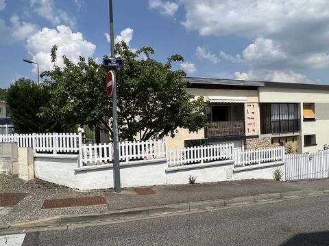 EXCLUSIVELY, the 2amsi Immo Agency offers you in the town of Maxéville, a terraced house with an area of approximately 78 m2 on a plot of 293m2. Great location in a quiet area, the house is maintained with insulation, double glazing, etc. There is an...