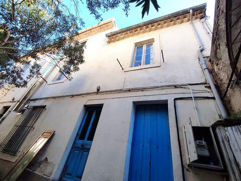 Charmante maison de ville d'une surface 83 m² situait au coeur de la ville de Béziers, à proximité de toutes les commodités. Le bien se situe dans un cadre intimiste à l'abri des regards, à la mode Parisienne. La maison se compose d'une cave voutée d...