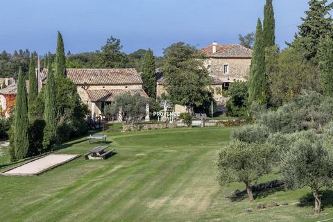 Provence Home, the Luberon real estate agency, is offering for sale an exceptional 18th-century property in L’Isle-sur-la-Sorgue that comprises approximately 900 sqm of completely restored buildings, within more than 4 hectares of land. PROPERTY SURR...
