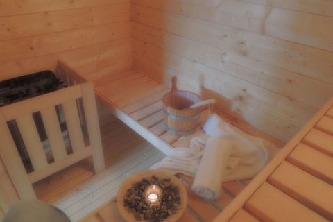 Spacious chalet, 5 bedrooms, 2 bathrooms, private sauna and relaxation area, direct access to the slopes, WiFi.