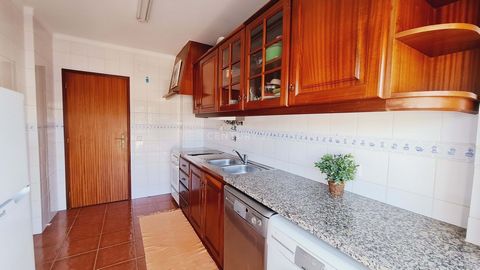 Our team invites you to get to know this excellent opportunity, whether for investment or your holiday home. 2 bedroom duplex apartment located in Foz do Arelho, Caldas da Rainha. Comprising living room with fireplace, kitchen with balcony, 2 bedroom...