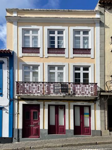 Excellent refurbished property on Rua do Galo. Location: Located practically in the center of the World Heritage City, with easy access to the main services: bank, pharmacy, restaurants, supermarket, public transport. Just a few minutes from the Publ...