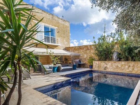 In the heart of one of the oldest localities in Malta Zurrieq famous for the Blue Grotto and nearby Hagar Qim temples is this lovely four bedroom house of character with a pool. Expertly converted combining traditional features and modern living loca...