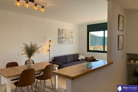 EXCLUSIVE - Descobreix is a fantastic apartment of 72 m2, with the splendid terrassa of 68m2, located in the centre of l'Escala, a few steps from the botigues, the children's park and the prop of the most beautiful beaches of the Costa Brava, facing ...