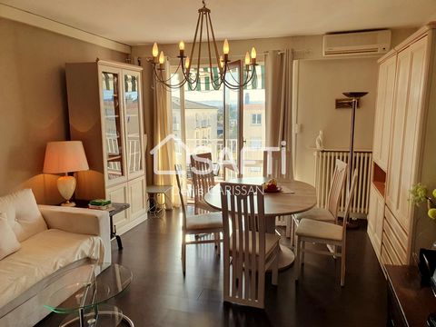 Located in the city center, on the fourth floor of a quiet residence, come and discover this beautiful T3 apartment, tastefully renovated. The living-dining room with its balcony faces south and offers a view of the hillsides of southern Bergerac. It...