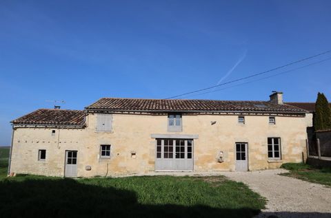 Located in Theil-Rabier (North Charente), this house with a living area of ??113 m² benefits from a privileged location at the end of the village, not overlooked and a panoramic view. This property has a spacious and enclosed plot of land of 1186 m²,...