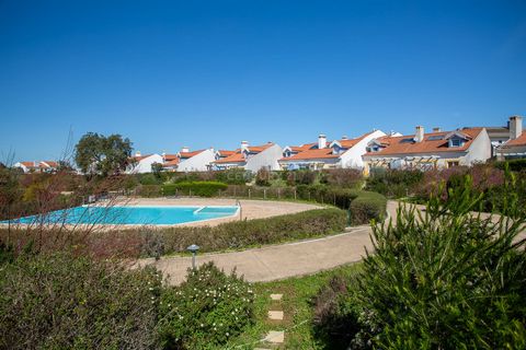 Fantastic villa in a Gated Community, with Pool and Garden, in Cerca da Aldeia. Located in São Francisco da Serra, just 1 hour and a half from Lisbon and 20 minutes from the stunning Melides beach, this house offers a privileged lifestyle. Features: ...