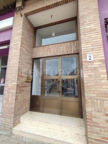 Do you want to buy a 3-bedroom apartment for sale in Zaragoza? Excellent opportunity to acquire this residential apartment with an area of 86m² well distributed in 3 bedrooms and 1 bathroom located in the town of Zaragoza.Would you like to have more ...