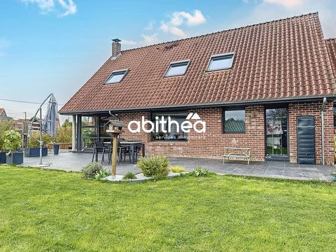 SEMI-DETACHED HOUSE OF 190m2 - 5 BEDROOMS - 2 BATHROOMS - GARDEN - Ideally located in a sought-after and sought-after area, 20 minutes from Arras, Lens and Béthune, come and discover this beautiful detached brick house built in 2009 which will seduce...