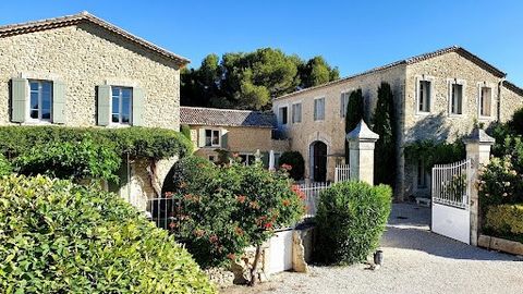 Enter the realm of opulence with this exceptional property, enticing discerning buyers in search of a slice of paradise. Located in the picturesque Luberon Regional Nature Park and the enchanting villages of Lagnes and Isle-sur-la-Sorgue, renowned fo...
