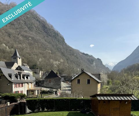 Located in the upper Aspe valley at an altitude of 600m in the small village of Etsaut, this large family house of 160m² with a basement of 80m² is immediately habitable or can be used as a gîte. Also ideal as a second home. Ground floor: Living room...