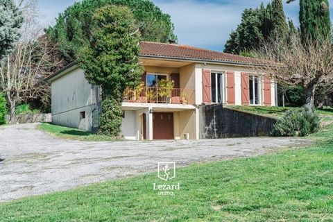 Ideally located in a village just 10 minutes from Castelnaudary, we offer you this house located on a pretty wooded park of 2700M2. From the living room and its balcony, there is an unobstructed view of the Pyrenees. On the energy side, a wood stove ...