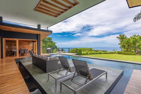 ID# 117065. Moderna casa de playa con vistas panorámicas a la venta en Uvita, Puntarenas. 5 habitaciones, 5 baños, 425 m2 de construcción, 72.600 m2 de terreno US$2.800.000. Embarca en un viaje hacia la cima de la opulencia y la esplendor natural al ...