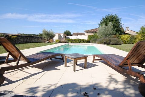 Dpt Charente (16), à vendre SOYAUX maison 5 chambres + jardin + garage + piscine