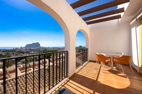 Discover this charming 2 bedroom bungalow with panoramic views to the sea and the emblematic Peñon de Ifach! Located in the exclusive urbanisation Tosal de la Cometa, this bungalow offers a unique lifestyle. You will be able to enjoy several large co...