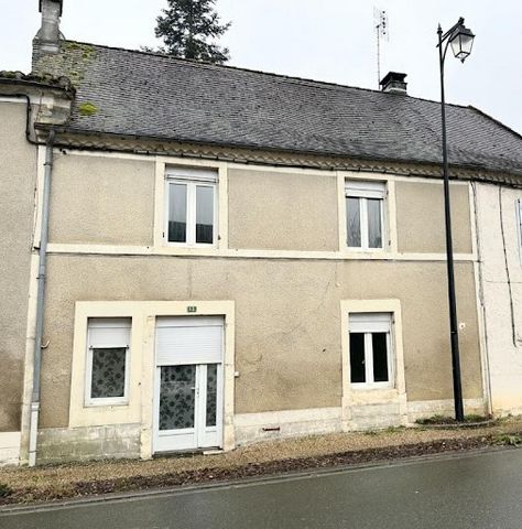 24800 CORGNAC SUR L'ISLE EXCLUSIVELY, Ideal for investors, Gross rate of return of 10%. In the heart of the pretty village of Corgnac sur l'Isle, Chantal Jacquement offers you a house to renovate with a surface area of about 70 m2 with a small courty...