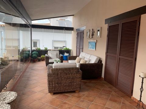 Detached Villa, Los Barrios, Costa del Sol. 5 Bedrooms, 2 Bathrooms, Built 550 m², Terrace 50 m², Garden/Plot 276 m². Setting : Close To Golf, Close To Shops, Close To Sea, Close To Schools, Close To Forest. Orientation : South West. Condition : Exce...