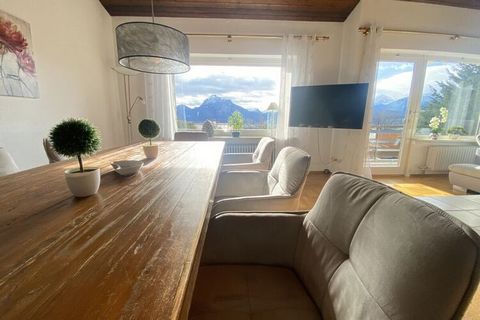 Maison de vacances exclusive pour votre séjour avec une vue fantastique sur les montagnes et le lac. Profitez de votre pause bien méritée