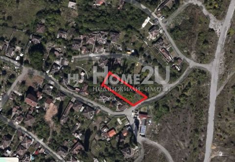 819 sq.m! ELECTRICITY, WATER, STREET FACE! ASPHALT ROAD! We offer you a regulated plot of land facing a street in the town of Plovdiv. Pernik with identifier: ... The property has regular shapes with four agricultural buildings and one residential bu...