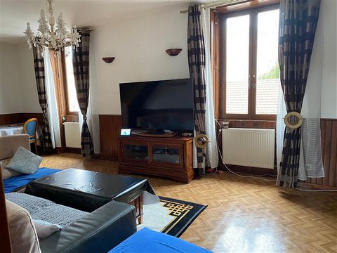 Monplaisir La Plaine, Place Général André in a small street 200m away, with the market and its shops. Duplex not overlooked with 104m2 of living space and 80.10m2 Carrez crossing apartment. Come and discover a Type T4 apartment with 3 bedrooms plus m...