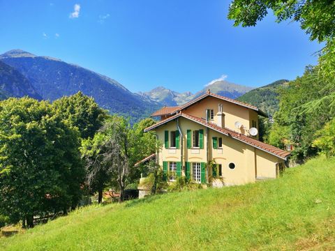 The ALPES D'AZUR IMMOBILIER agency offers for sale a real exceptional residence in St Martin Vésubie at the gateway to the Vallée de Merveille. This Master's Property has many attractions. With its 277 m2 of living space, its stone barn on three to f...