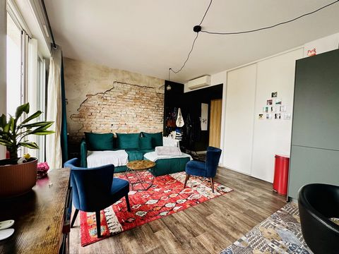- SOUS OFFRE - Corse Patrimoine Immobilier vous propose en exclusivité ce charmant appartement de type T2, composé d’une pièce de vie avec cuisine entièrement équipée s’ouvrant sur une agréable terrasse de15 m2, parfaite pour profiter du plein air.L'...