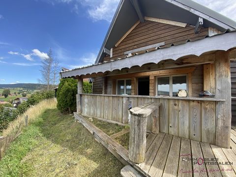 Chalet pagotin on the heights of the resort of Métabief in a sought-after area, beautiful flat land of 239 m2. Its location and exposure give you a breathtaking view. On the ground floor kitchen open to living room, shower room, WC, upstairs a mezzan...