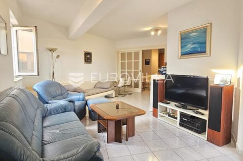 Vodice, center, comfortable two-room apartment 61.6 m2 located on the second floor of a residential building. It consists of: a kitchen with a dining area, an open living room, an entrance hall, a bedroom, a bathroom and a large covered loggia in the...