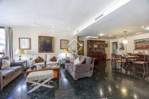 This property is located on the upper floor of a building built in 1969, with well-maintained common elements, located on an elegant street in the Pla del Remei neighbourhood , very close to the emblematic Colón Market and close to the Rio Gardens. T...