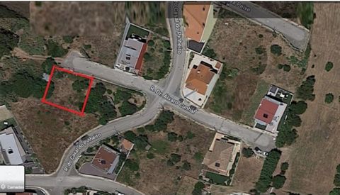 Urban Land, located at Rua Dr. Álvaro Cunhal, À-dos-Loucos in São João dos Montes, Alhandra With possibility of construction of villa with 2 floors more annex. The land is inserted in an urbanization, quiet of villas, with unobstructed view of the Ta...