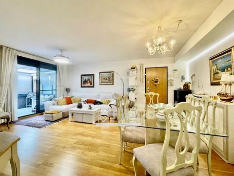 TWO-BEDROOM APARTMENT IN CAMPELLODiscover this charming 92 m2 residence in Campello, just 900 meters from the beach, surrounded by all the amenities necessary for a comfortable and pleasant life.The apartment, located on the ground floor, offers a sp...