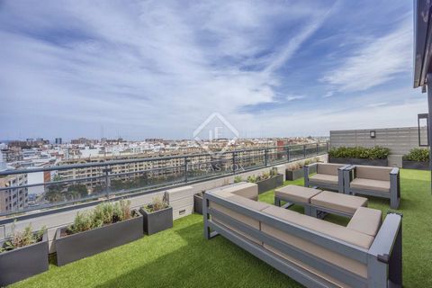 Lucas Fox is pleased to present this exclusive property in the area of the City of Sciences in Valencia. It is a penthouse with a perimeter terrace of more than 100 m² connected to the living room and kitchen, which gives it special light and privacy...