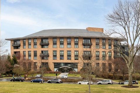 Property in Boston. Spectacular North-Easterly views of Chestnut Hill Reservoir, Cassidy Park and the City from this 1,990sf penthouse loft-like Watermark unit. Open-plan, 9'_6