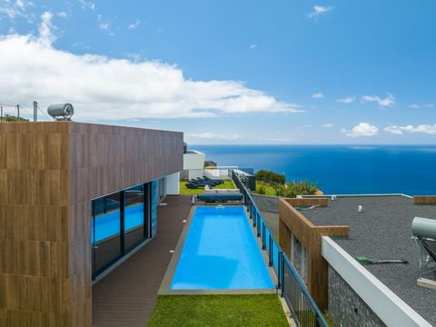 The ideal getaway for those who want to spend a relaxed family holiday, with all the tranquility and convenience that a fully equipped country house can offer. Located in the picturesque and sunny municipality of Calheta, Casa Mozart I allows you to ...