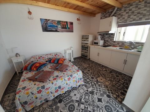 Nice and cozy estudio in Albufeira Gale with fast wifi, cable tv, furnished kitchen,big bathroom, nice patio and outside table,parking, next to supermarket and walking distance to 9 beautifull beaches in the Natural Reserve of Salgados where you can ...