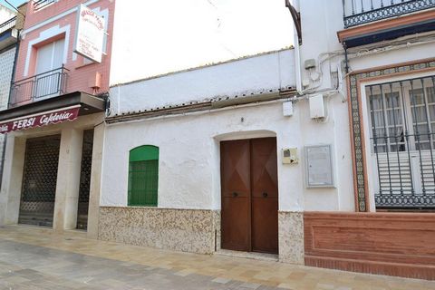 An incomparable place to live.~~House for sale in the center of Camas with a single floor to renovate.~~Imagine living on Santa Brígida street, an emblematic place, central but without traffic, being a recently pedestrianized street and less than a m...