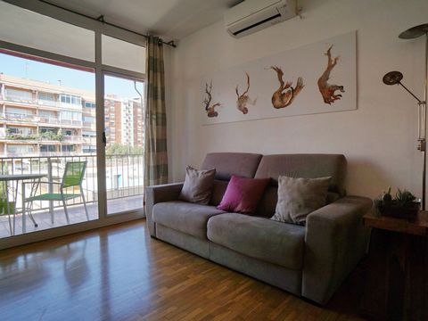 Apartment in Barcelona. Near the Camp Nou stadium. At 10 min by public transport from the Fair Place at Plaça Espanya. Very good communication with every important point of the town. Very quiet street. Restaurants, bars and shops are in the surroundi...