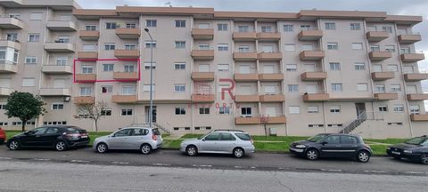 3-bedr. flat with suite, 3 balconies and garage. Located 700 metres from La Salette Park (Rua Francisco Abreu e Sousa nº 200), Oliveira de Azeméis has schools, shops and services nearby: Health centre 400 m away, municipal swimming pools 1 km away, p...