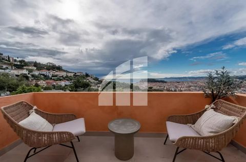 NICE MONT-BORON / 6 Room VILLA FURNISHED - renovated - ready to live in / OPEN VIEW Swimming pool / Garden / terraces - Garage - Nice Mont Boron This magnificent 6-room Art Deco Villa is offered entirely rehabilitated with prestigious materials and o...