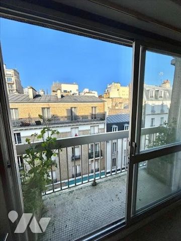 Immobilier.notaires® et l’office notarial GAILLOT et associé, SELARL vous proposent :Appartement à vendre - PARIS 15 (75015)- - - - - - - - - - - - - - - - - - - - - -Dans une rue calme à proximité immédiate du métro Javel-André Citroën, dans un imme...