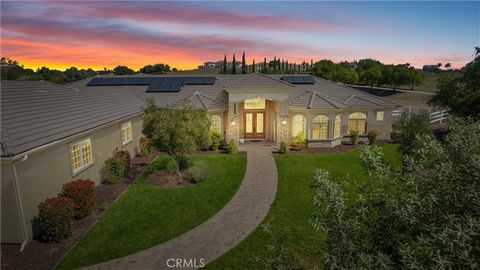 This GORGEOUS single story De Luz home is a 4 minute drive to the lively and entertaining OLD TOWN! This beautiful estate features 2 HOMES, and are situated on a spacious and fully useable 4.48 acre lot. The MAIN home is approximately 5,223 square fe...
