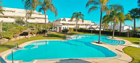 Located in the heart of the coveted Terrazas del Rodeo urbanization in Marbella, this bright and spacious apartment offers a unique opportunity to enjoy the Mediterranean lifestyle in a privileged location. With a total area of 138 square meters buil...