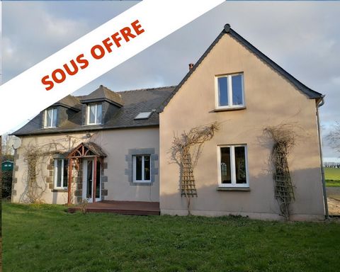 Located in a hamlet in the countryside, beautiful house facing south, extended in 2014 and renovated with quality materials. You will appreciate the large bright living room of approximately 40m². with a wood stove and oak parquet flooring, the fitte...